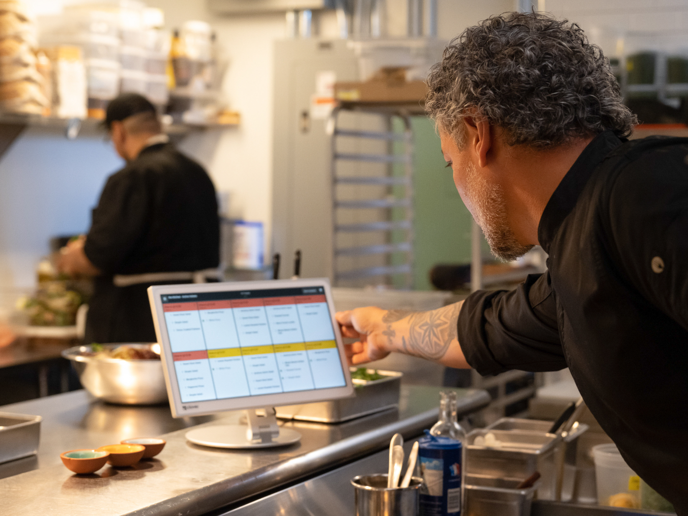5 Reasons Every Restaurant Needs Clover Kitchen Display System